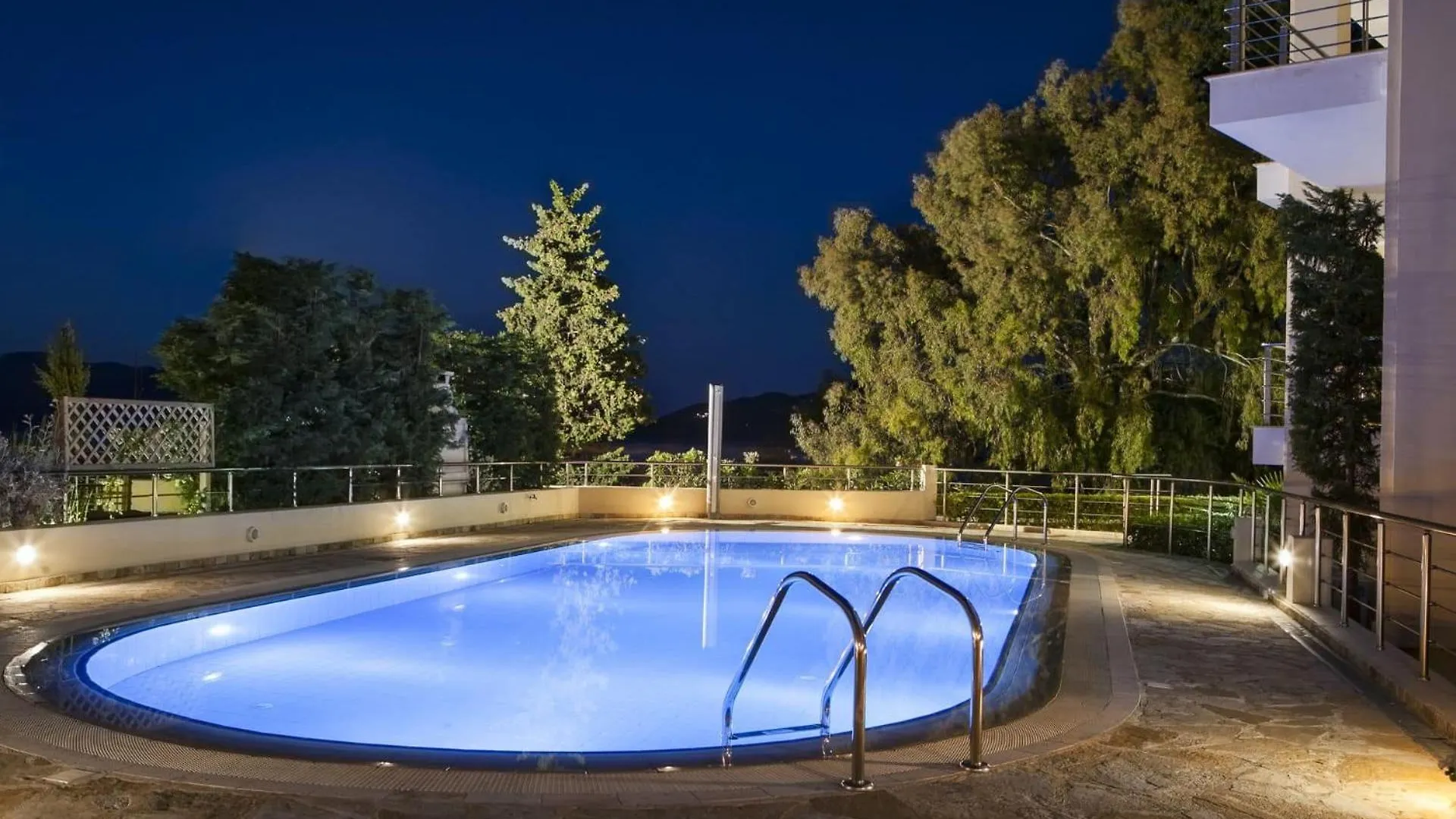 Arya Seaside Apartment Karavomylos