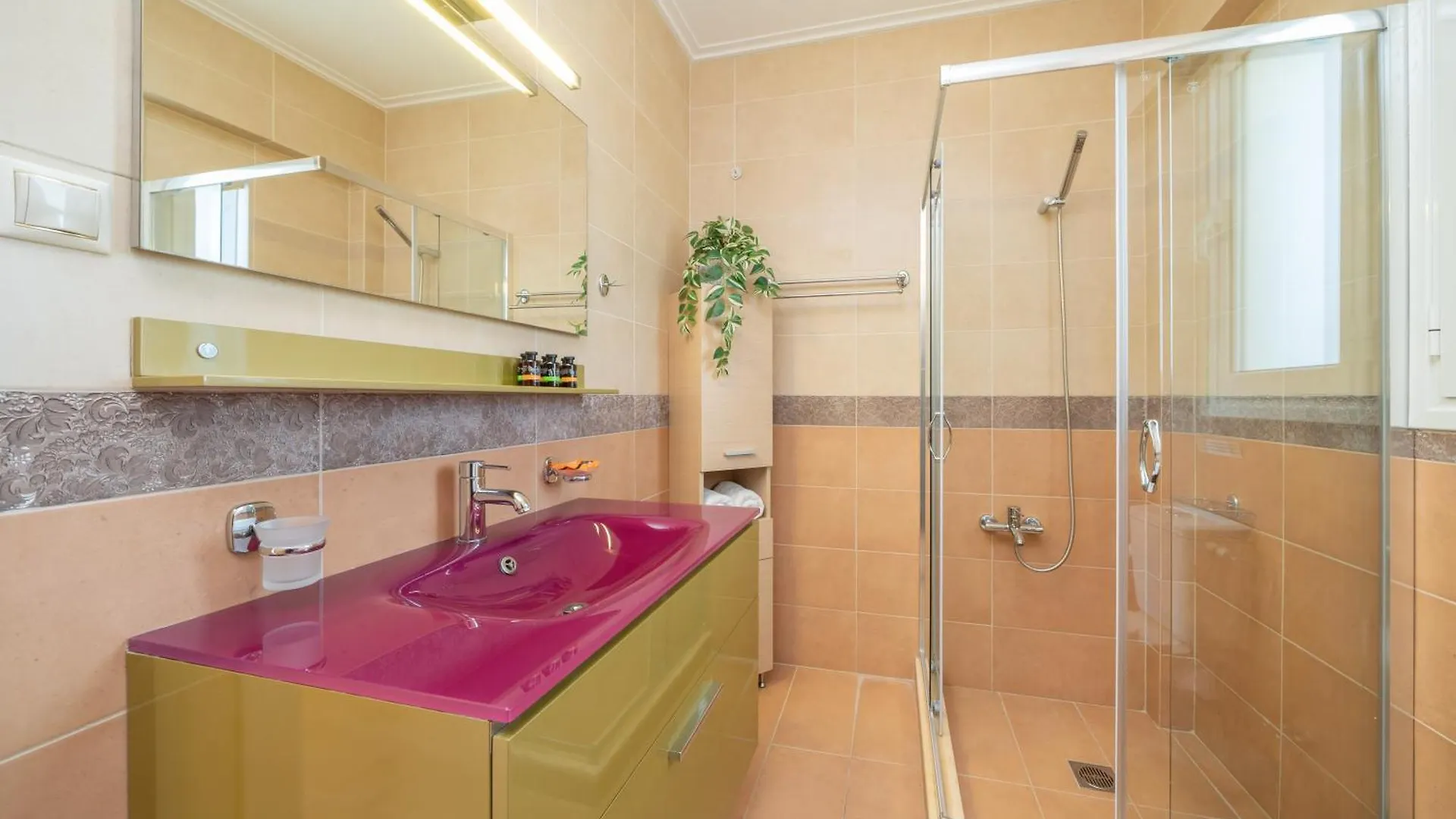 Arya Seaside Apartment Karavomylos Grekland