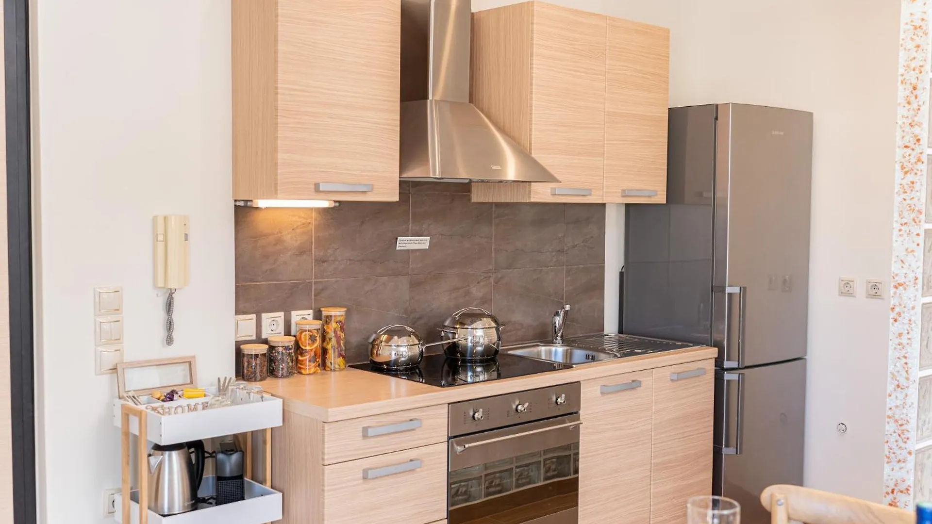 Arya Seaside Apartment Karavomylos