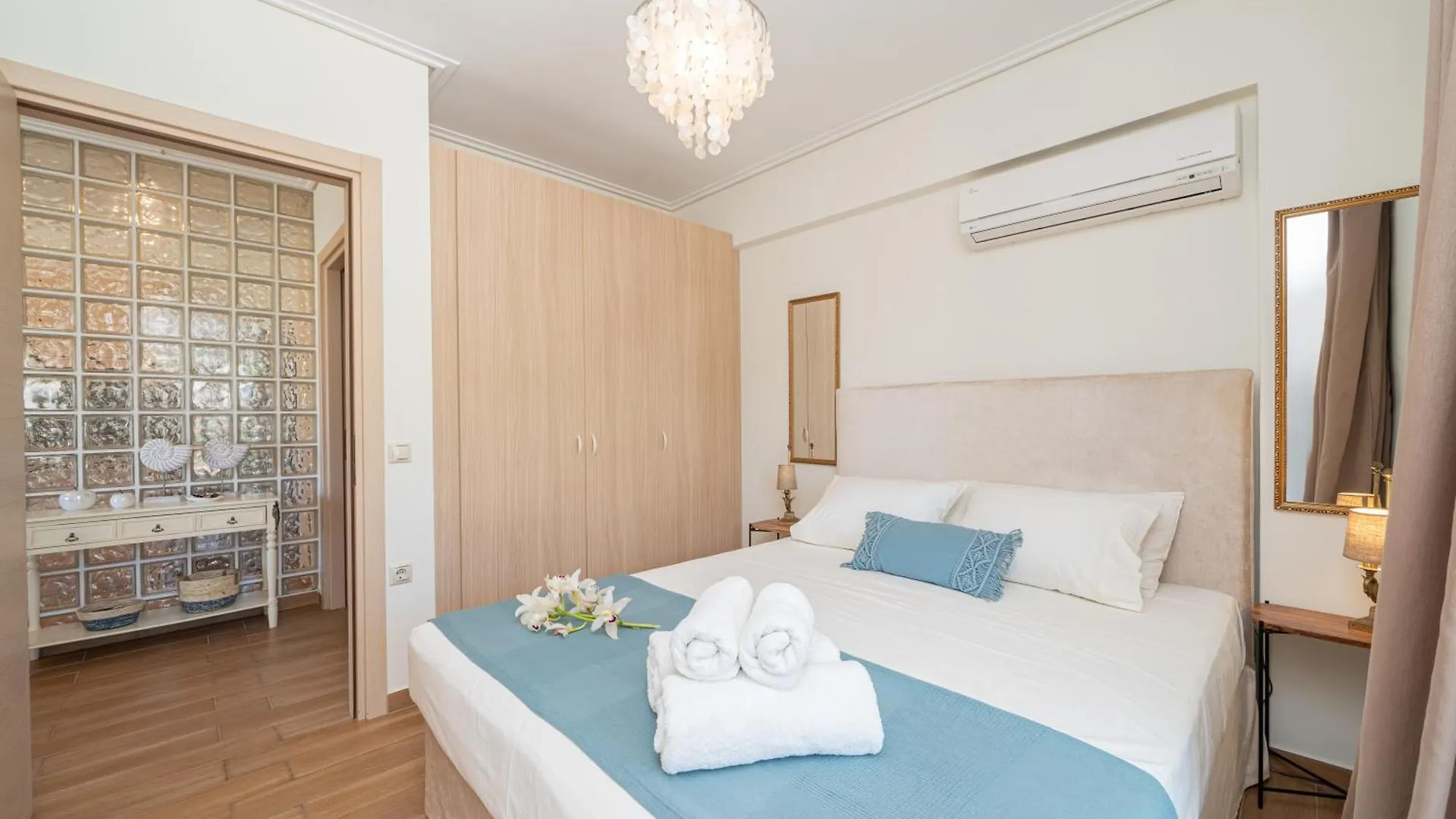 Arya Seaside Apartment Karavomylos