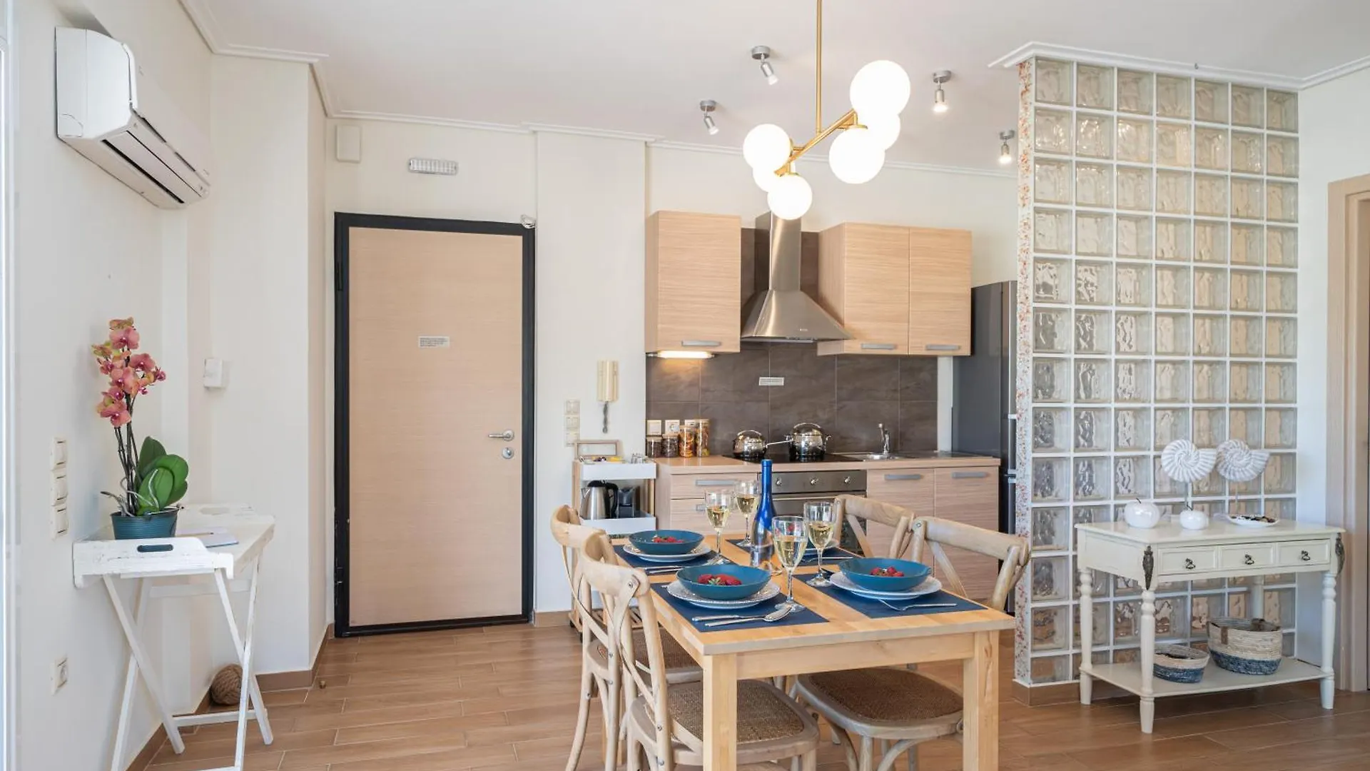 Arya Seaside Apartment Karavomylos