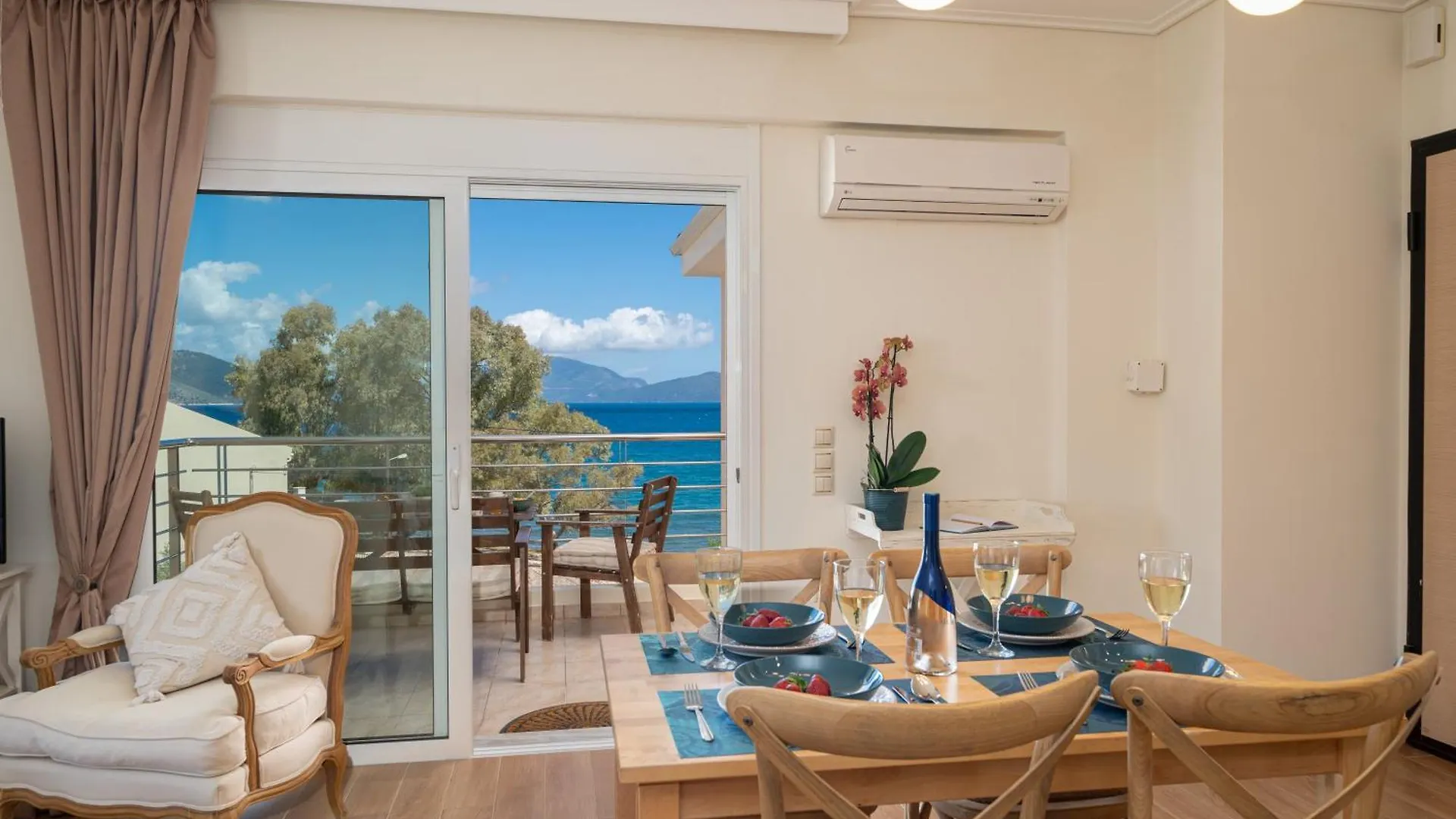 Arya Seaside Apartment Karavomylos